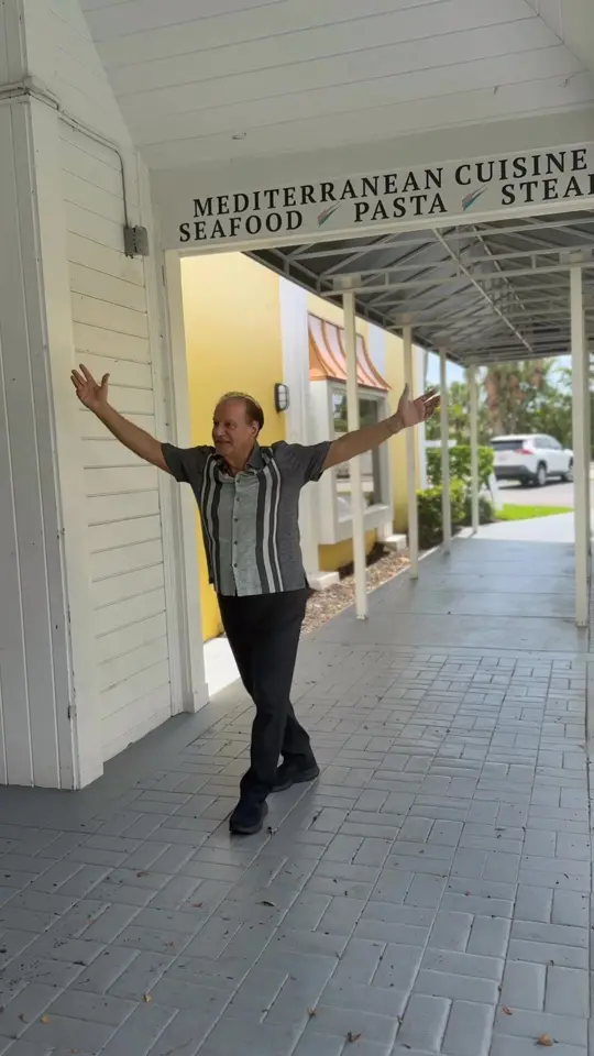 Bellini's Fort Myers in Fort Myers showing happy hour, sunset menu, craft cocktails, video by Bellini's Fort Myers on Facebook
