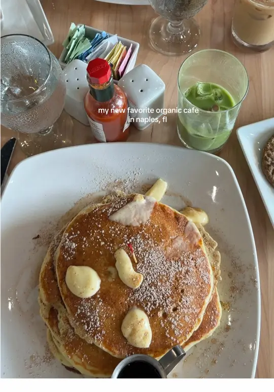Belly Bliss Natural Cafe in Naples showing review, visit, gluten free cinnamon roll pancakes, matcha latte with vanilla and almond milk, chai latte with vanilla and espresso, video by skylerjaade on TikTok