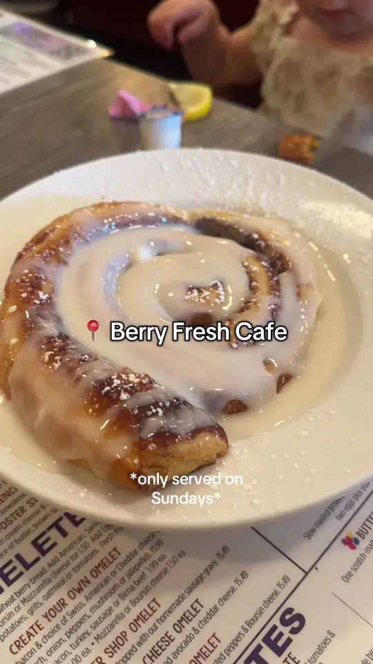Berry Fresh Cafe in Jupiter showing cinnamon roll, video by alleyholland on TikTok