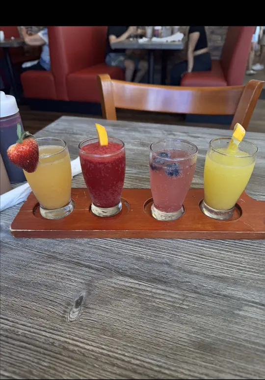 Berry Fresh Cafe in Stuart showing brunch, mimosa flight, hot honey chicken and waffles, video by allthings_bella on TikTok