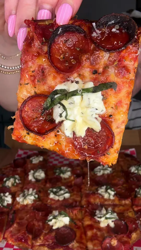 Best Pizza in Atlanta showing pizza, food review, video by daseycaviseats on TikTok