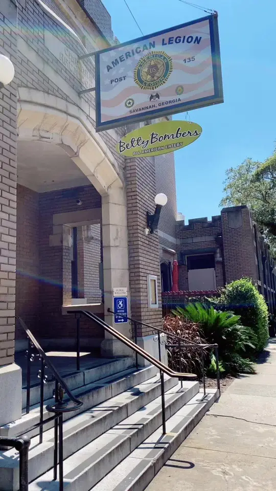 Betty Bombers in Savannah showing burger, milkshake, video by fadenrock on TikTok