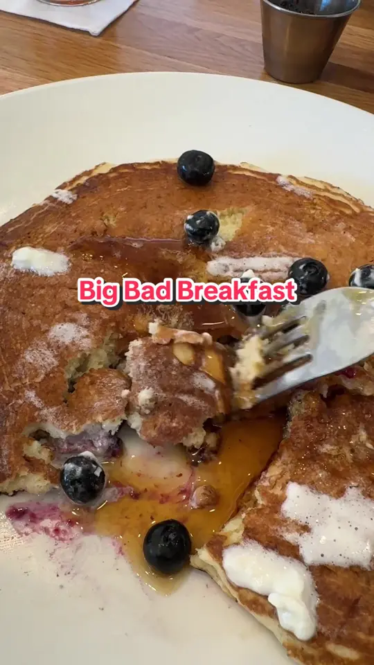 Big Bad Breakfast-Inlet Beach in Inlet Beach showing restaurant visit, pancakes, blueberry pancakes, chicken and waffles, video by zackinthesouth on TikTok