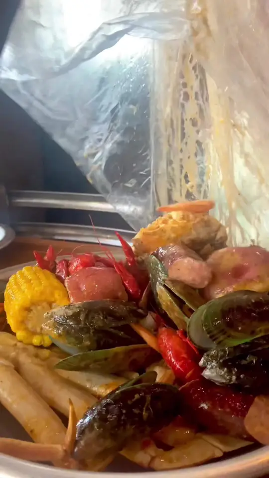 Big Crab in Jacksonville showing seafood boil, jacksonville fl, video by bigcrabfl on TikTok