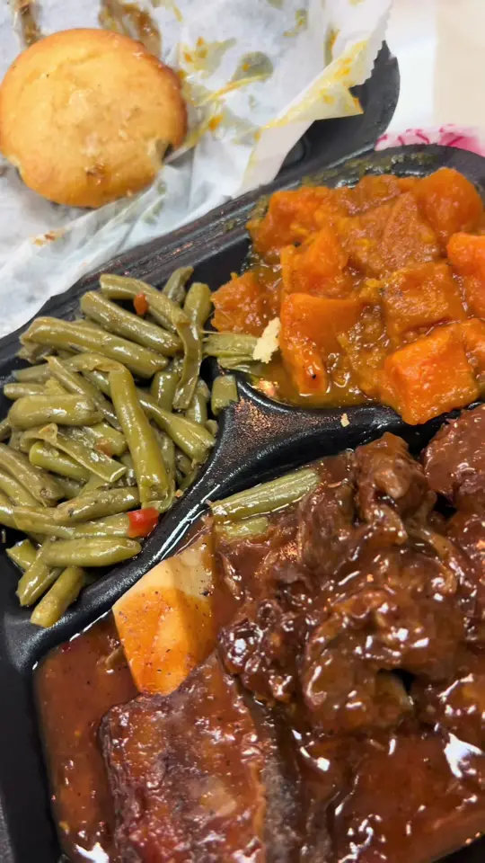Big Daddys Sub Shop in Orange Park showing food, beef ribs, banana pudding, video by tymxxk on TikTok