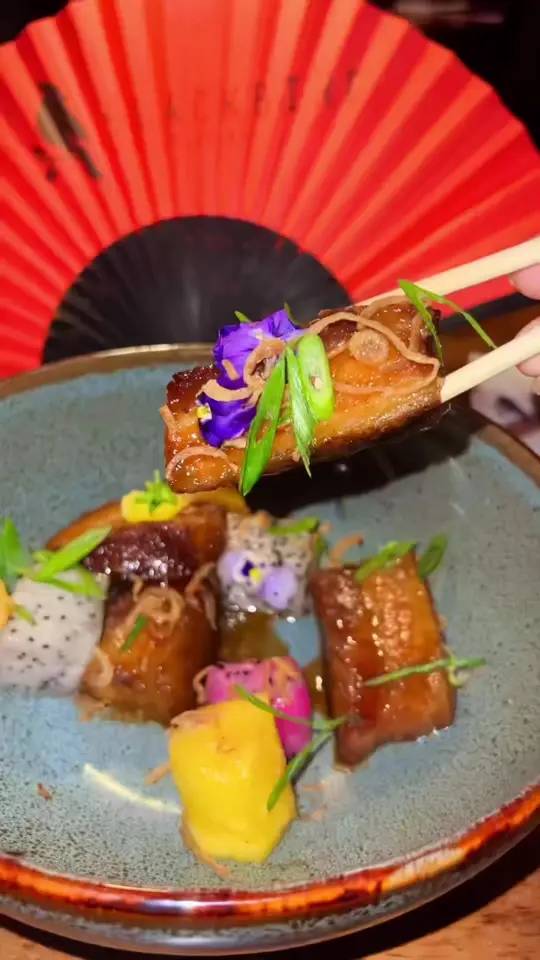 Blackbird Modern Asian in Jupiter showing review, visit, modern pan asian cuisine, food presentation, interior decor, date night spot, video by foodroama on TikTok