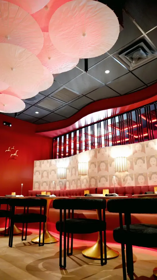 Blackbird Modern Asian in Naples showing review, atmosphere, interior design, opening announcement, video by naples2night on TikTok