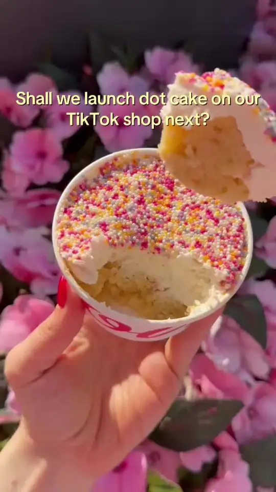 Blondie's in The Villages showing dot cake, tiktok shop, video by blondieskitchen on TikTok