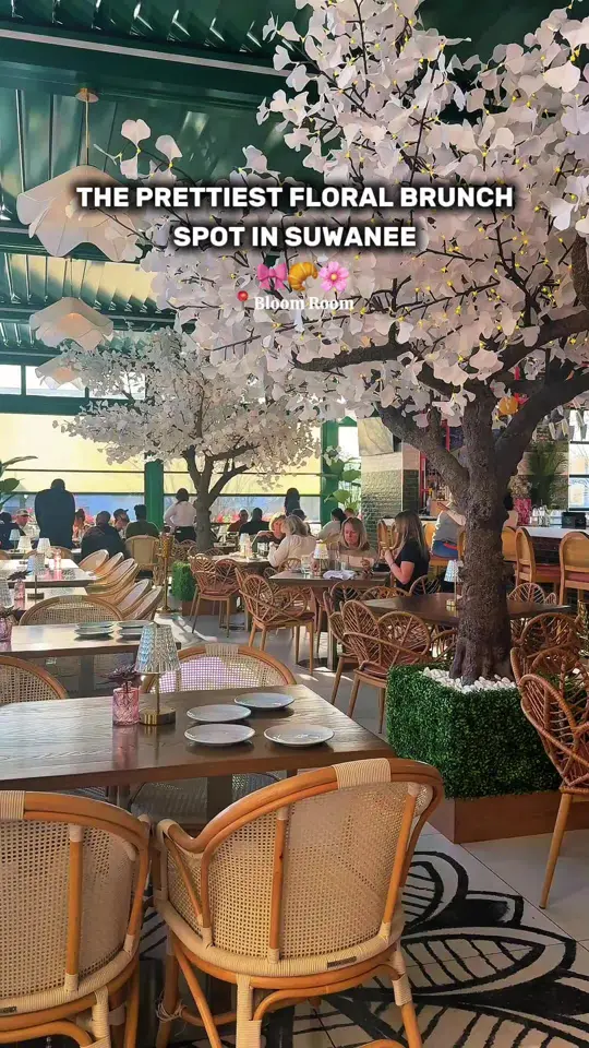 Bloom Room Social in Suwanee showing food, hipster toast / food, chillifornia omelet / food, hash browns / food, berry delight, drink / atmosphere, floral brunch spot, video by craveandbiteatl on TikTok