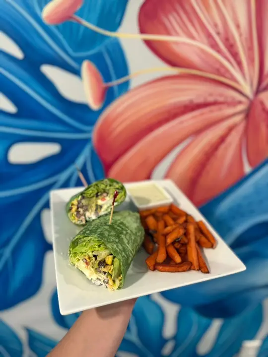  in Florida showing food, atmosphere, visit, video by Blue Giraffe on Facebook