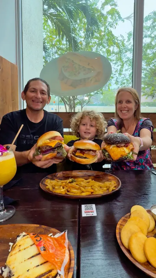  in Florida showing food, burgers, latin fusion dishes, drinks, promotions, family-friendly atmosphere, video by Miami Turistico on Facebook