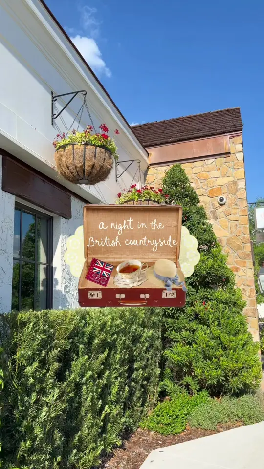 British Open Pub in Venice showing atmosphere, british pub aesthetic, video by sarahendryy on TikTok