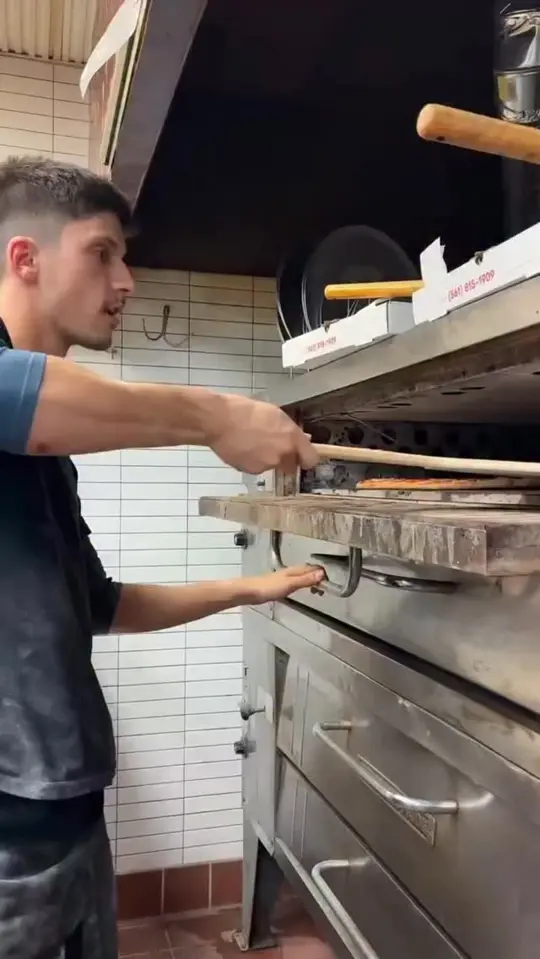 Brooklyn's Pizzeria & Italian Restaurant in Leesburg showing pizza, video by Grandma's Brooklyn Pizza on Facebook