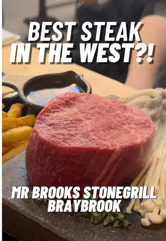 Brooks Bar & Grill in Naples showing review, steak, wagyu, angus, service, atmosphere, video by eatwithkevin on TikTok