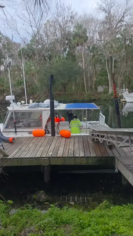 Brooks Dockside Seafood (Food Truck) in Inglis showing food truck, commercial fishing, fresh catch, restaurant visit, video by Brooks Dockside Seafood on Facebook