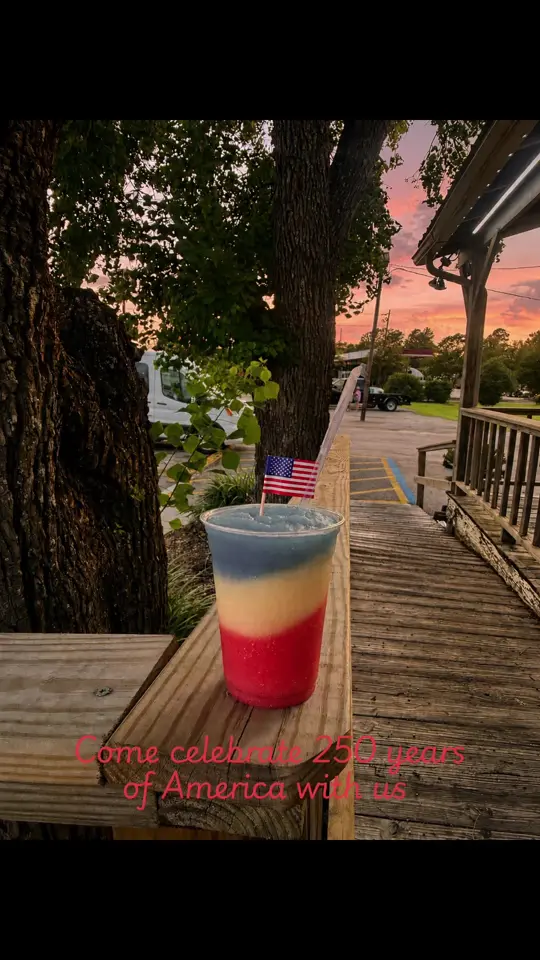 Bubba Jax Crab Shack in Valdosta showing drink, red, white, & blue slushy, video by bubbajaxcrabshack on TikTok
