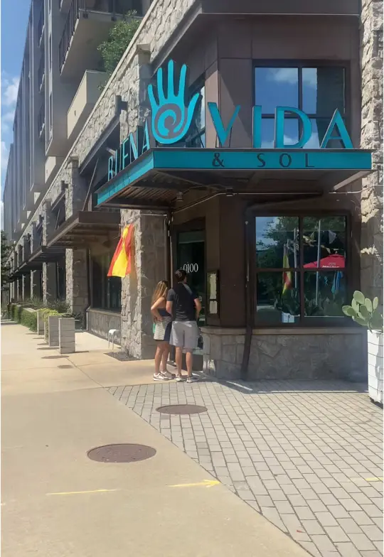Buena Vida Tapas Bar in Atlanta showing brunch, bottomless drinks, video by pinkeyj on TikTok