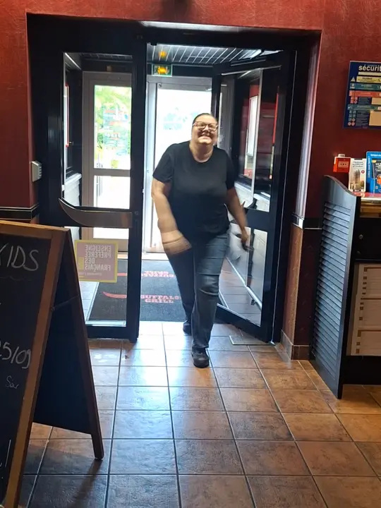 Buffalo Grill in Fort Myers Beach showing staff, server, video by buffalo_grill_ancenis on TikTok