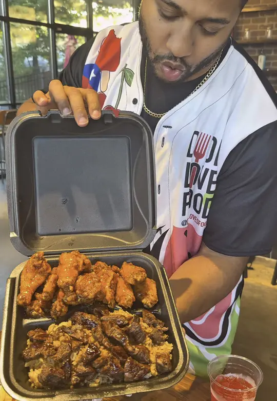Buffalo Wild Wings in Atlanta showing review, visit, food, burgers, cheesesteaks, hibachi, video by dudelovesfood on TikTok