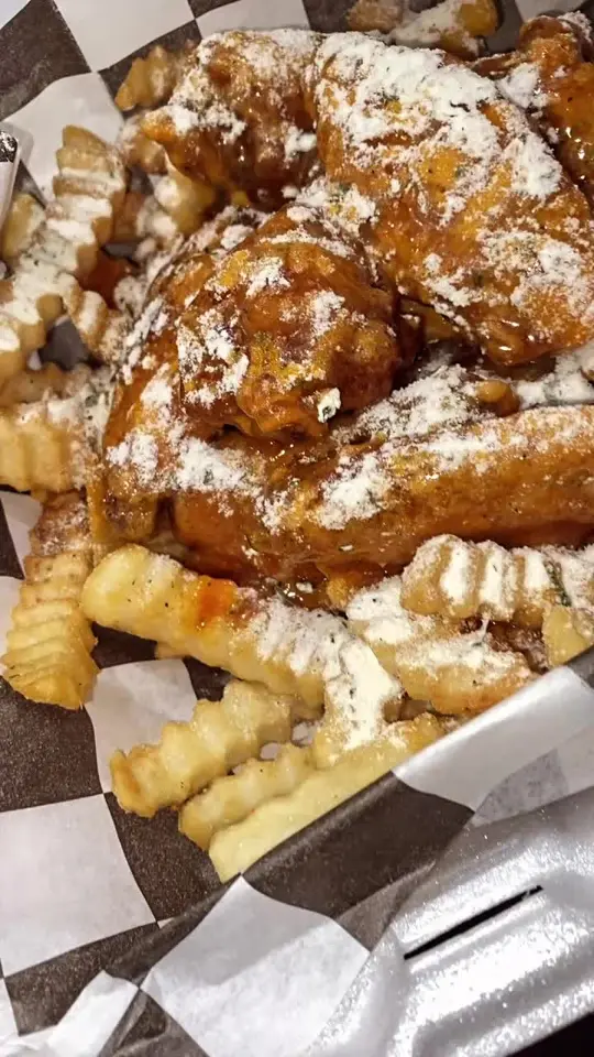 Buffalo Wild Wings GO in Tucker showing food, buffalo wings, video by dafoodiespotatl on TikTok