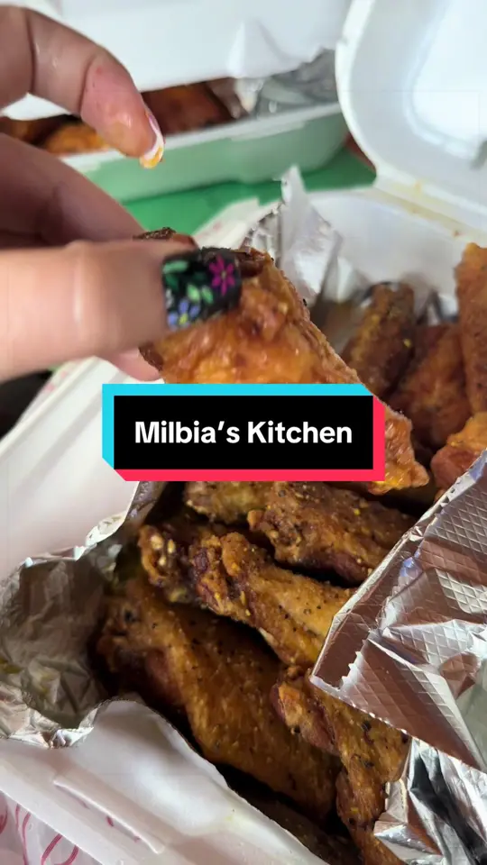 Buffalo Wild Wings in Newnan showing food review, wings, video by laurengoeslocal on TikTok