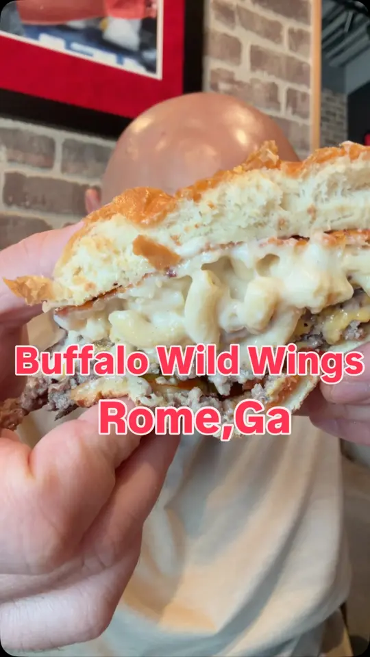 Buffalo Wild Wings in Rome showing food review, eat with me, video by Mo Snax on Facebook