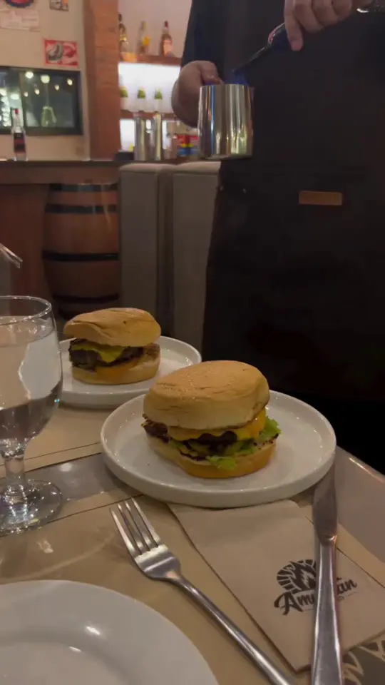 Burger Monger in South Pasadena showing burger, video by bigdaddyleo1037 on TikTok