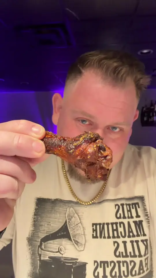  in Florida showing dinner, drinks, live comedy, video by justpotus on TikTok