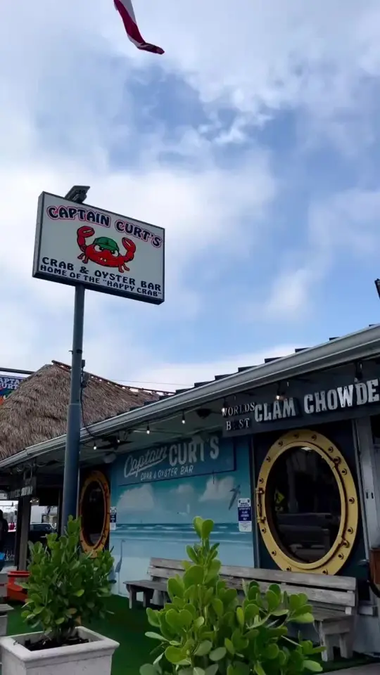 Captain Curt's Sniki Tiki Bar & Live Entertainment - Siesta Key in Sarasota showing visit, atmosphere, live entertainment, video by sandbarsammy on TikTok