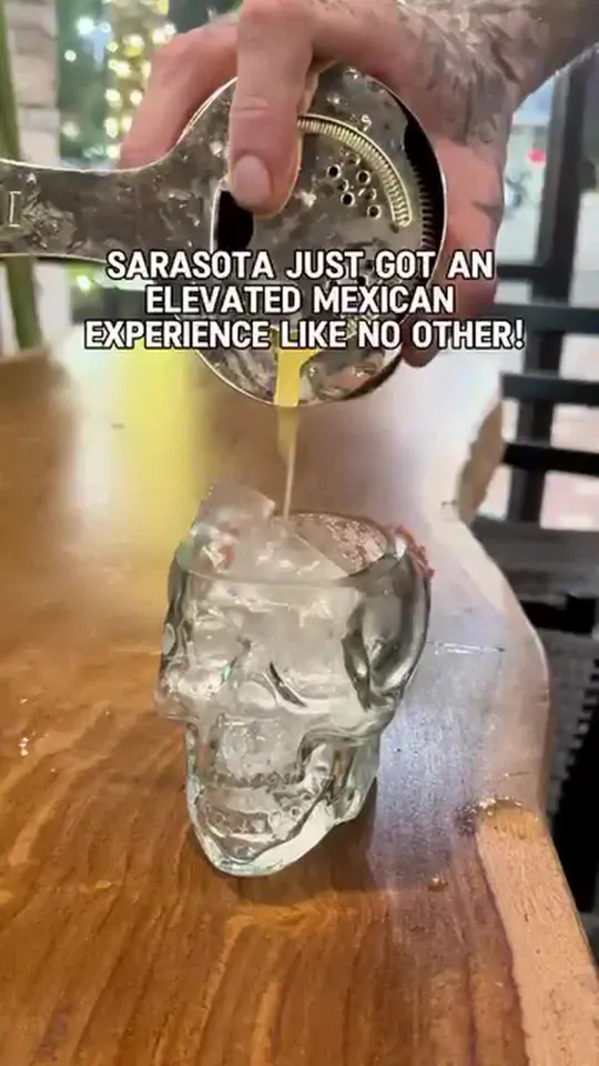 Casa Masa The Landings in Sarasota showing review, visit, guacamole, queso and chips, duck carnitas tacos, pork al pastor tacos, carne asada burrito, blowfish with mole, video by nabetsitravels on TikTok