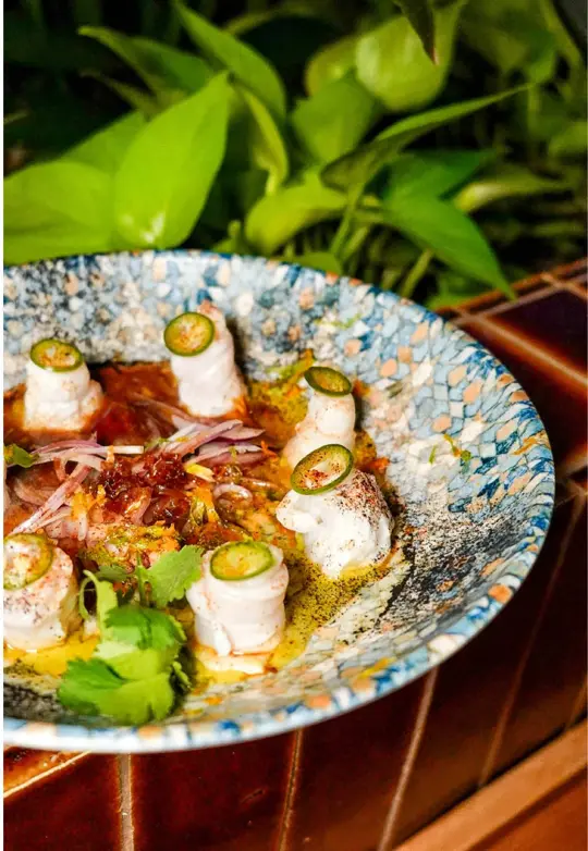Casi Cielo Beltline in Atlanta showing restaurant, oaxacan food, aguachile de pescado, arrachera, pata con mole negro, tostada francesa, mezcal, video by eat.tray.love on TikTok