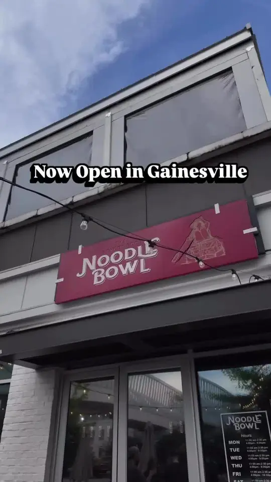 Centro GVL Eatery in Gainesville showing review, thai food, drunken noodles, video by northmetroeateries on TikTok