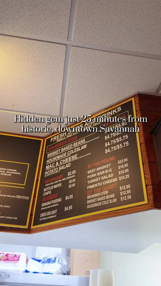 Charlie Graingers in Richmond Hill showing review, lou’s way signature dog, mac and cheese, banana pudding, oreo delight, video by chantel.sells.sav on TikTok