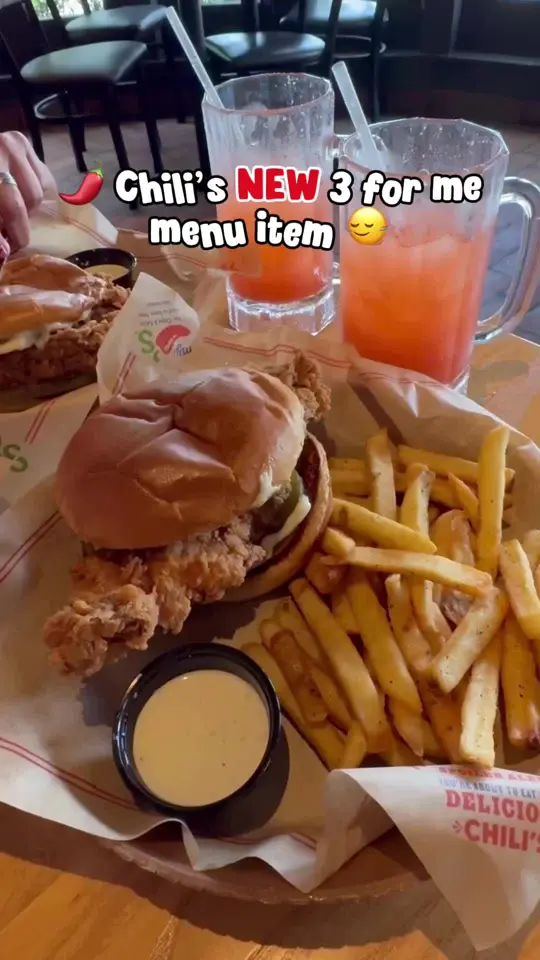 Chili's Grill & Bar in Boca Raton showing review, 3 for me menu item, qp burger, video by chefitupwithlani on TikTok