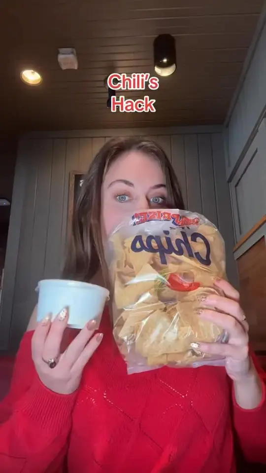 Chili's Grill & Bar in Greenacres showing chips and salsa, video by Sarah Margaret Eats on Facebook