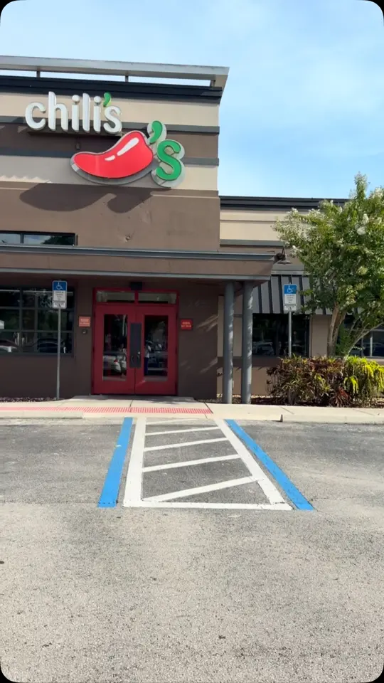 Chili's Grill & Bar in Naples showing food, big crispy chicken sandwich, video by Daniel Fonseca on Facebook