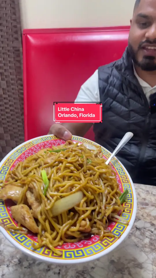 Chinese Delight in Orlando showing review, chicken soup, chicken lo mein, szechuan beef, video by foodieanz on TikTok