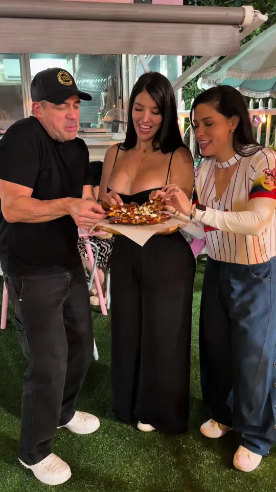  in Florida showing pizza, pizzeria visit, video by ines.machado83 on TikTok