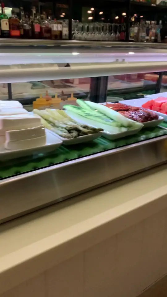 Coco and Moss in Savannah showing cafe, warm bowls, poke bowls, sushi, hand rolls, cocktails, video by bogardtravel on TikTok
