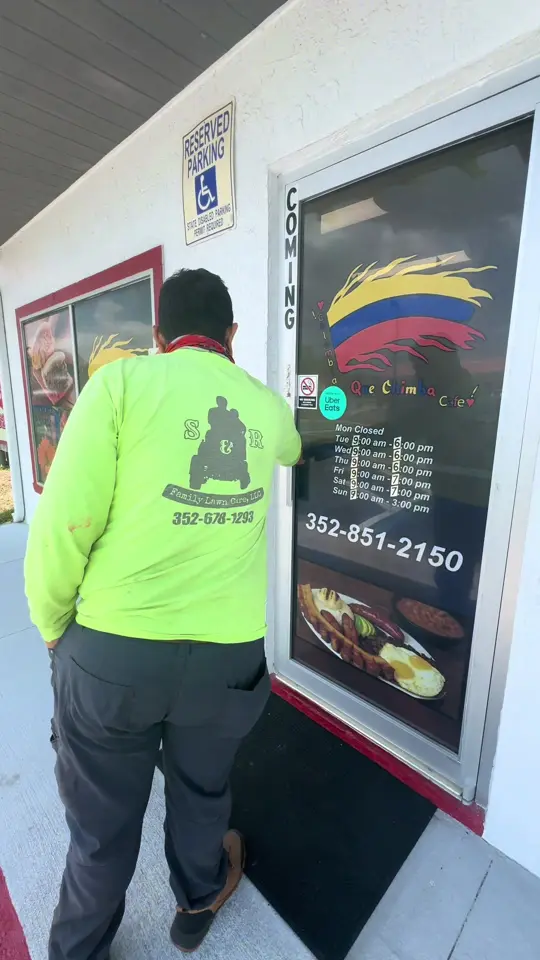 Colombia Que Chimba Café in Spring Hill showing review, visit, beef empanadas, jugos, passion fruit drink, maracuya, video by featuredinflorida on TikTok