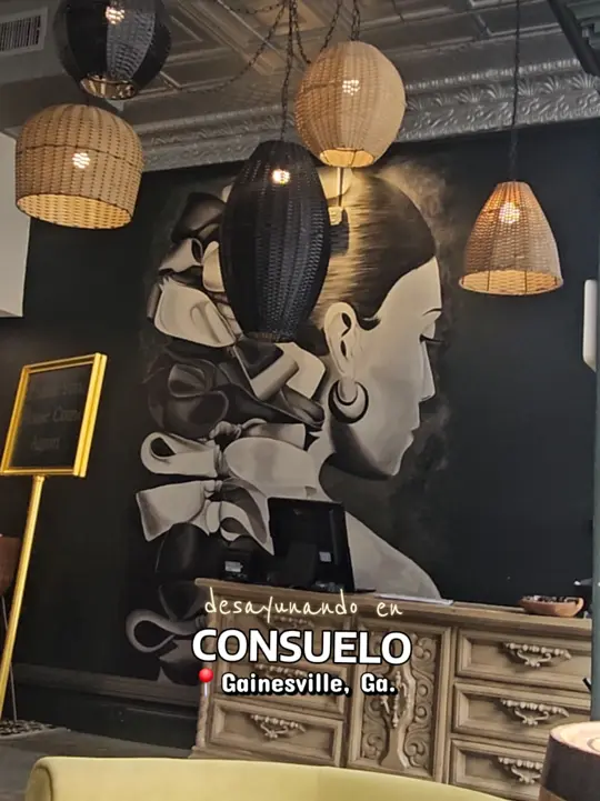 Consuelo in Gainesville showing food, chilaquiles, drink, maracuyá limonada, video by lou_muro on TikTok