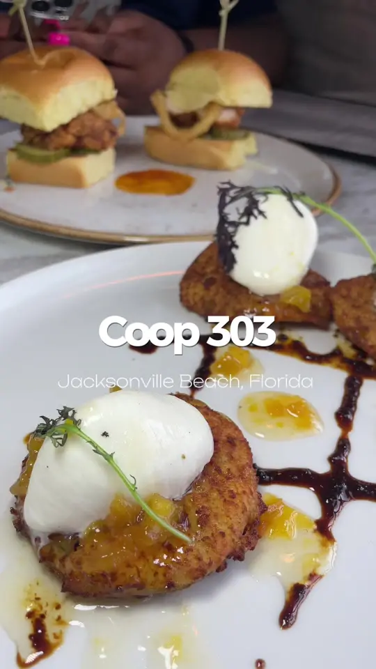 Coop 303 in Jacksonville showing review, dry nashville hot chicken sliders, fried green tomatoes, alcoholic beverages, video by boughetto.mk on TikTok