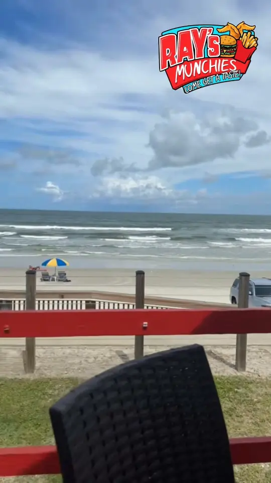 Crabby’s Oceanside in Daytona Beach showing food review, visit, video by Ray’s Munchies on Facebook