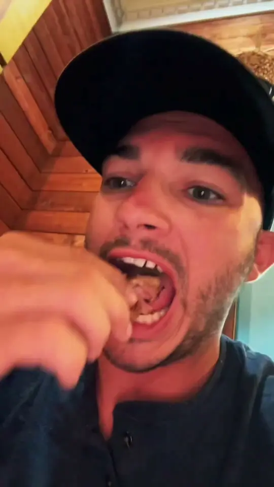 Crabdaddy's Seafood Bar Grill in St Simons Island showing food review, buffet, video by Justin Chopelas on YouTube