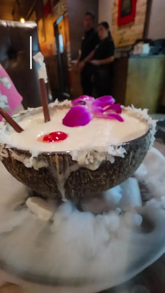 Da Silva Steakhouse in Orlando showing review, green bowl, signature steak bowl, video by melissa.llado on TikTok