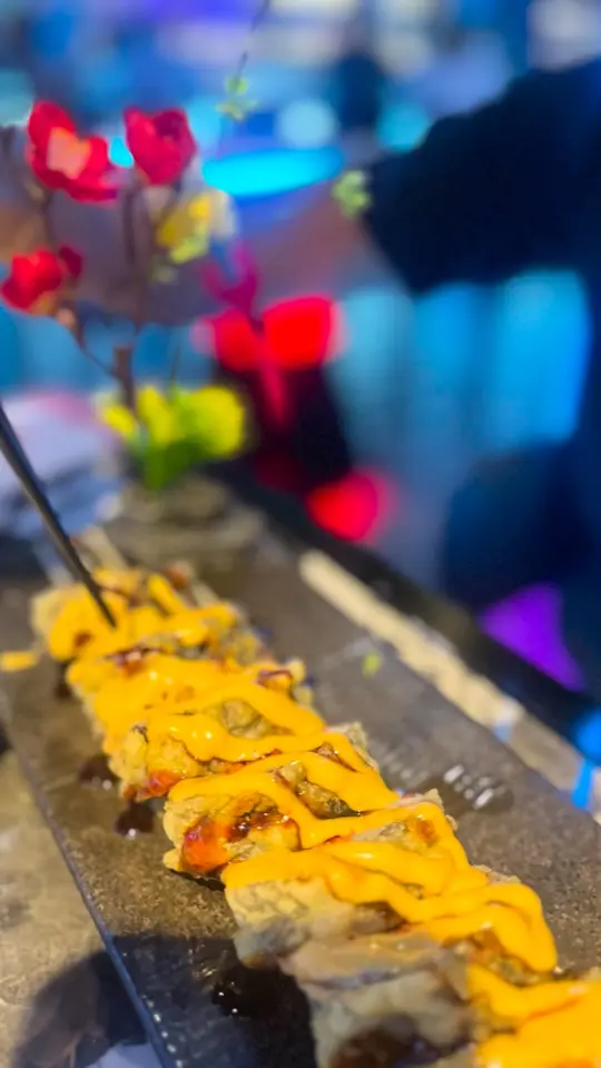 Da Sushi Island in Merritt Island showing restaurant review, sushi, butterfly kisses roll, video by Flavia Barrial on Facebook