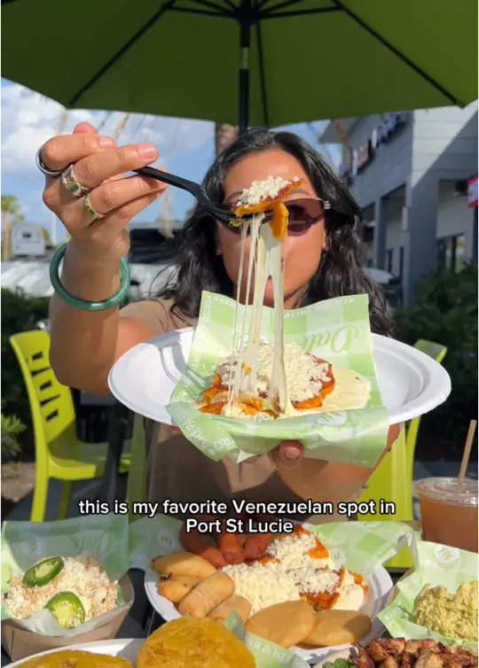 Dale Arepa Bar & Healthy Bistro Miami in Miami showing food, traditional venezuelan food, healthy options, video by explorewithgg on TikTok