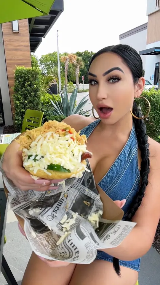 Dale Arepa Bar & Healthy Bistro Miami in Miami showing review, chicken bowl with quinoa, arepas, cachapas, cheese fingers, chicha, video by Sarah Nicole on Facebook