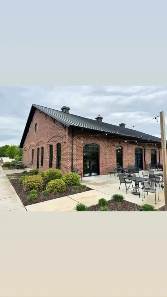 Dantes Pizzeria & Trattoria in Grayson showing review, visit, pizza, pepperoni pizza, video by Loganville News & Events on Facebook