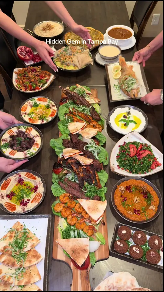 Darna Mediterranean Grill in Temple Terrace showing review, visit, halal middle eastern cuisine, buffet, fresh dips, charcoal grilled meat, video by tampaiman on TikTok
